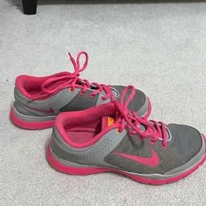 Nike - Women’s Gray Pink Athletic Shoes | Flex Trainer 3 | SIZE 6